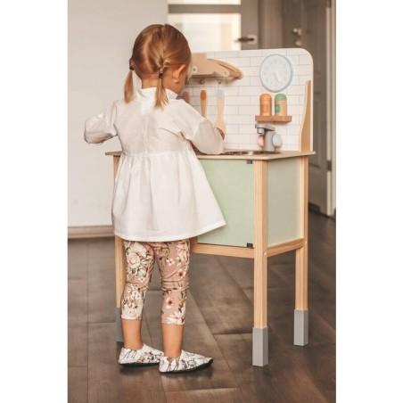 Joueco - Bucatarie lemn certificat FSC, Cu accesorii, Reglabila pe inaltime, 86x56 cm, 3 ani+, Multicolor Joueco - produs de cal