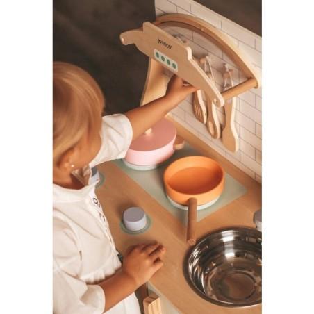 Joueco - Bucatarie lemn certificat FSC, Cu accesorii, Reglabila pe inaltime, 86x56 cm, 3 ani+, Multicolor Joueco - produs de cal