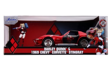 MASINUTA DIN METAL HARLEY QUINN 1969 CHEVY CORVETTE SCARA 1:24