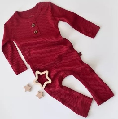 Salopeta cu maneca lunga si pantaloni lungi din bumbac organic si modal - Rosu BabyCosy (Marime: 3-6 Luni)