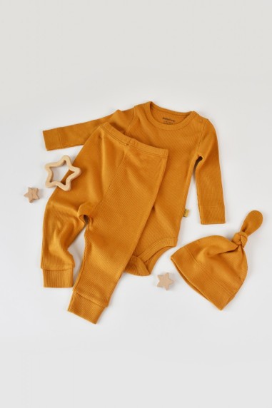 Set 3 piese: body cu maneca lunga, pantaloni lungi si caciulita din bumbac organic si modal - Mustar, BabyCosy (Marime: 18-24 Lu