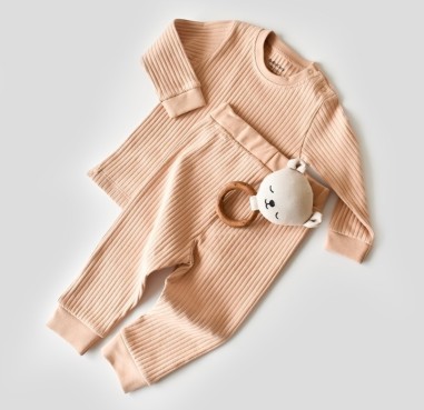 Set bluzita cu maneca lunga si pantaloni lungi din bumbac organic si 5% elastan - Bej inchis BabyCosy (Marime: 18-24 Luni)